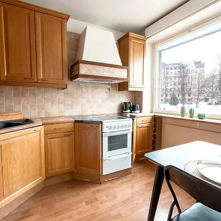 2ndhomes Cozy 1br W/ Balcony Next To Tram Stop * 헬싱키