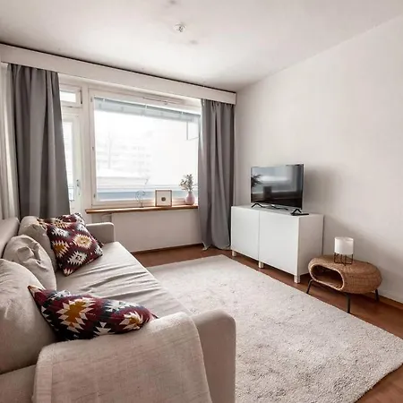 2ndhomes Cozy 1br W/ Balcony Next To Tram Stop * 헬싱키