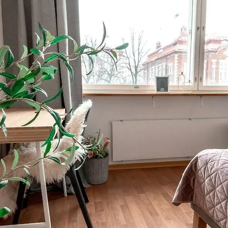 2ndhomes Cozy 1br W/ Balcony Next To Tram Stop *