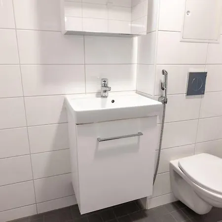 2ndhomes Cozy 1br W/ Balcony Next To Tram Stop Appartamento *